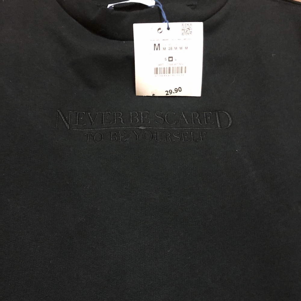 Short sleeve sweater